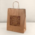 Bolsas de papel personalizadas, diferentes colores y tamaños.